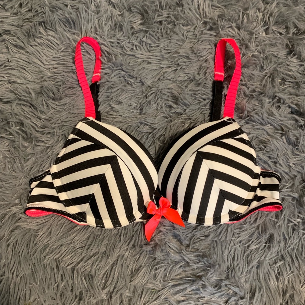 Victoria Secret Bra (VS)